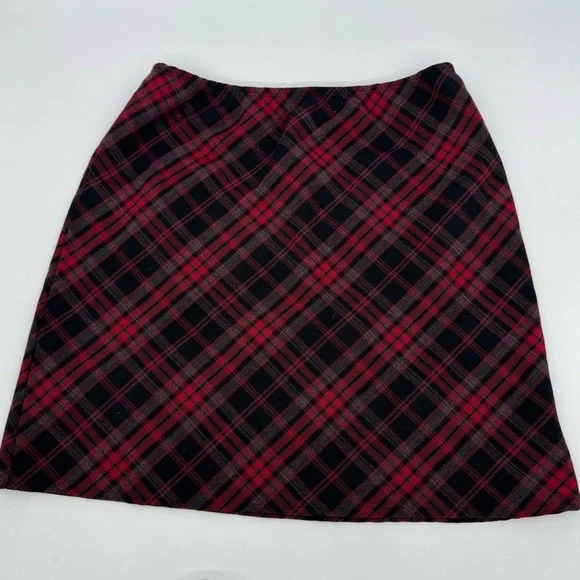 Red & Black Plaid Mini Skirt – Women’s Small - Picture 2 of 6